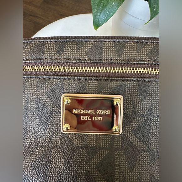 Michael Kors Logo Wristlet Wallet - Picture 2 of 6